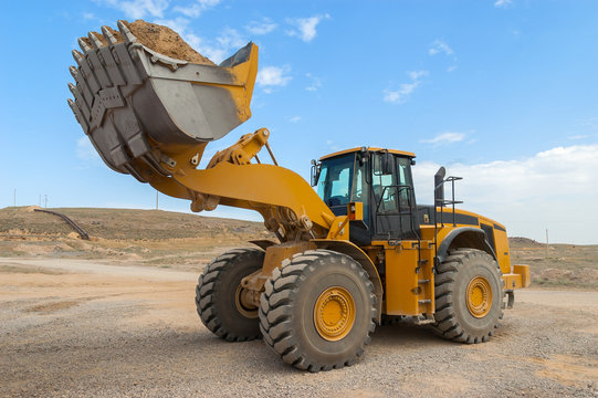 Wheel loader lifting a full bucket of material